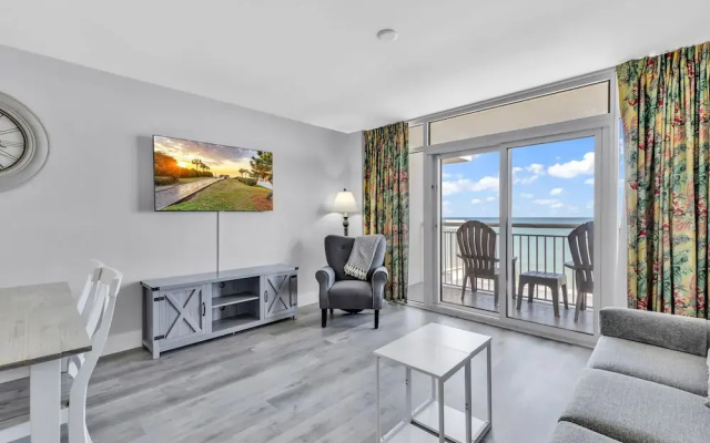 Standard room with balcony and beachfront
