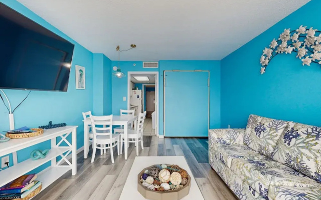 1 Bedroom Standard room with balcony and with partial ocean view