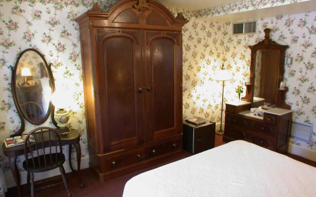 Standard Double room with courtyard view