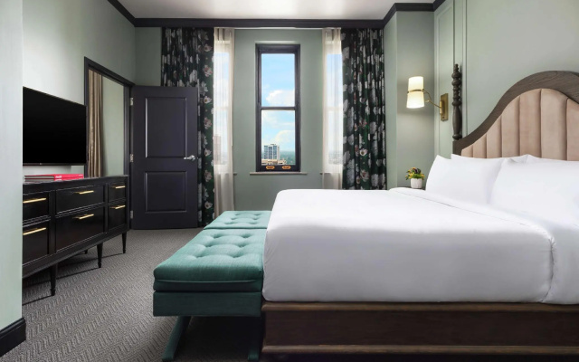 1 Bedroom Deluxe Double Suite with city view