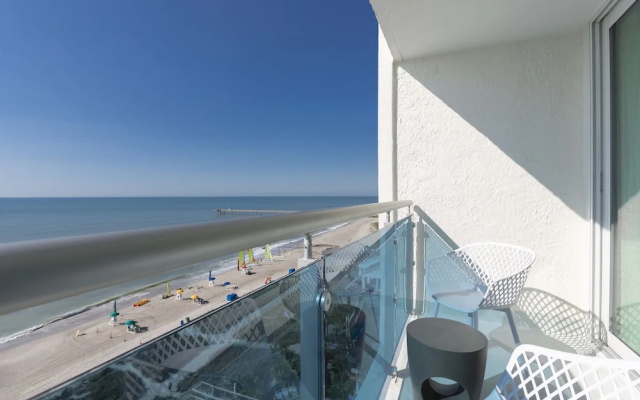 2 Bedrooms Premium room with balcony and oceanfront