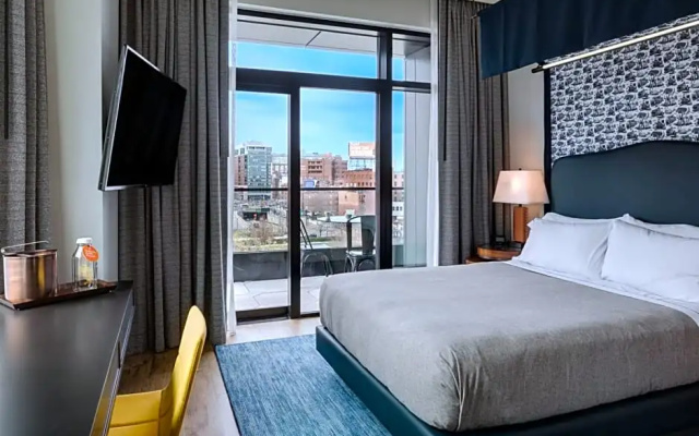 Double room with balcony and with city view