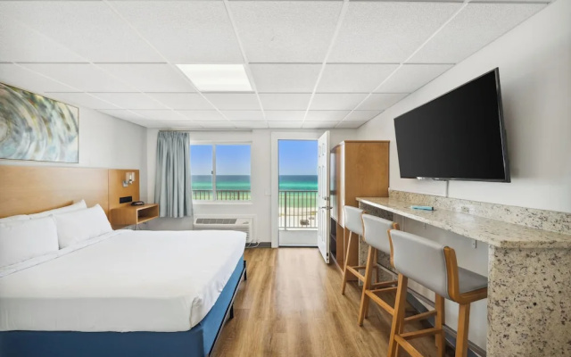 Classic Quadruple room with balcony and beachfront