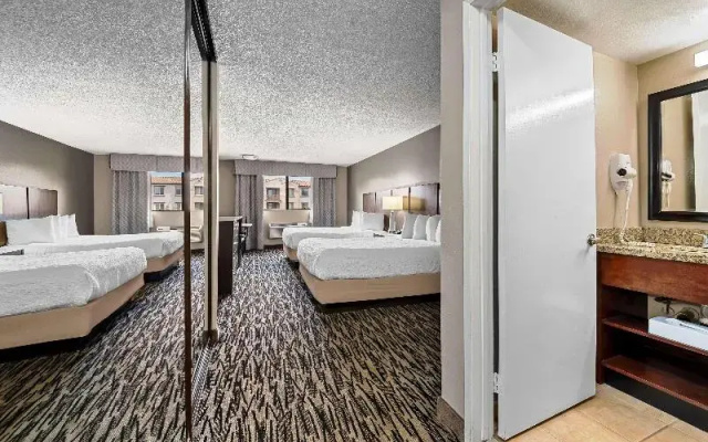 Standard Quadruple room with balcony