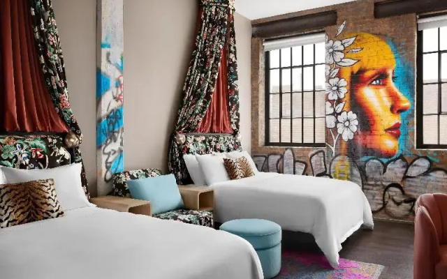 Standard Quadruple room with view