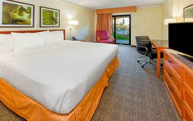 Deluxe Double room with pool view