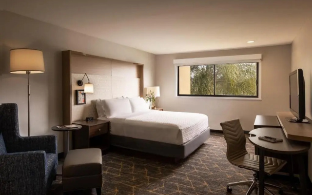Standard room with pool view