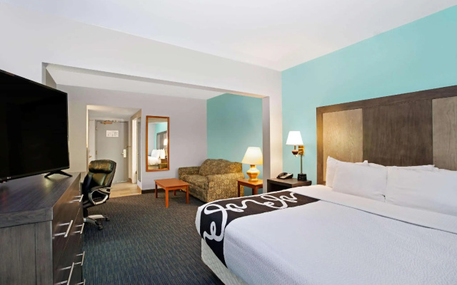 Deluxe Double Suite with city view