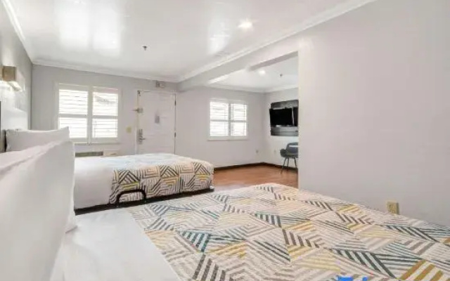 Standard Sextuple room