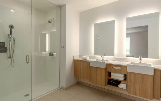 1 Bedroom Double Suite with water view