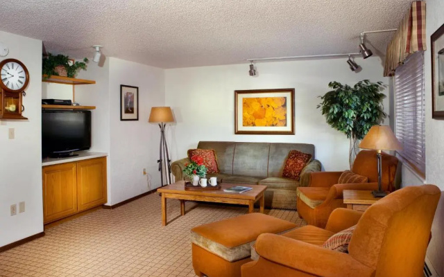 2 Bedrooms Villa