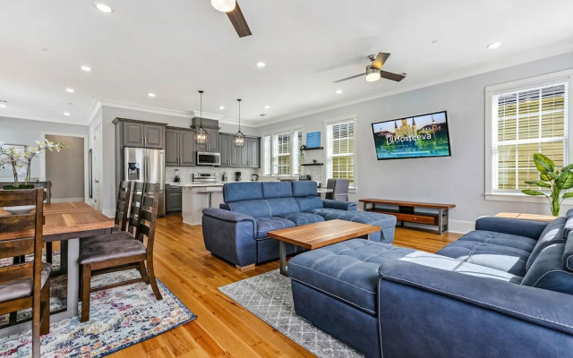 5 Bedrooms Classic Cottage with balcony