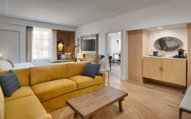 Executive Double Suite with mountain view