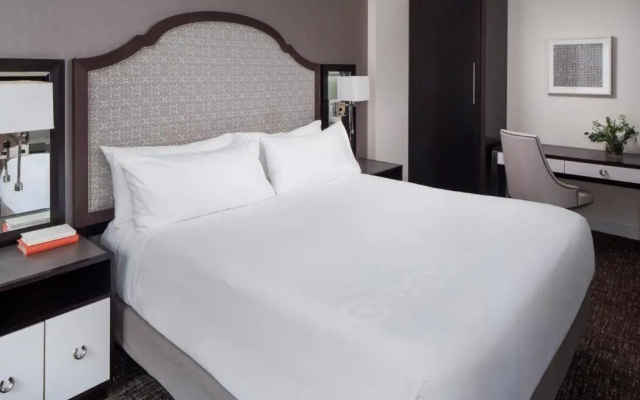 Double Brownstone Studio Suite