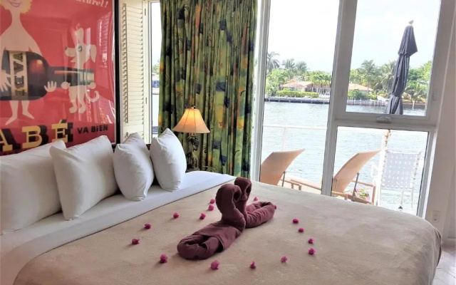 Studio with water view