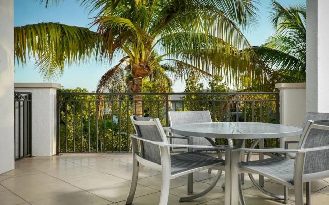 2 Bedrooms Suite with balcony