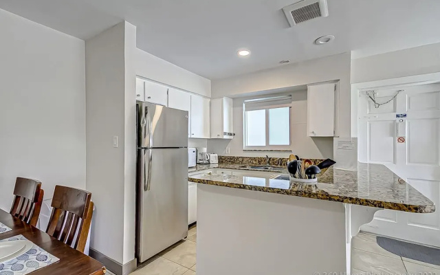 2 Bedrooms Apartment with balcony and with bay view