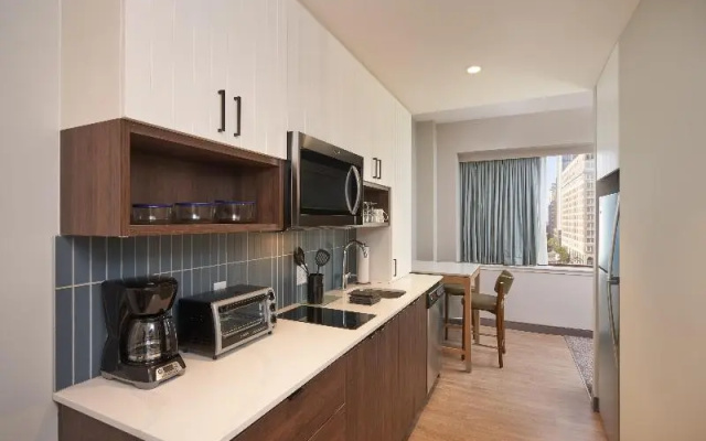 Quadruple Studio with city view