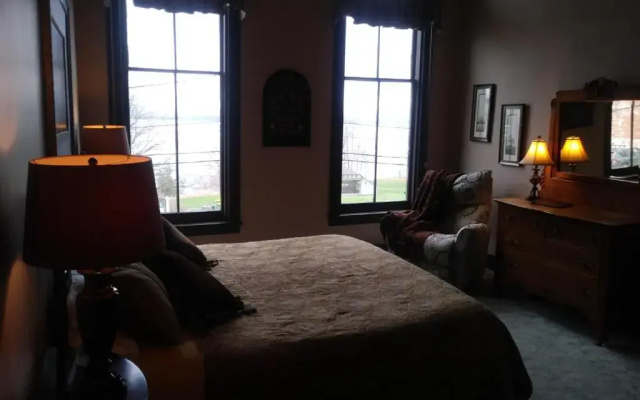 Standard room with lake view