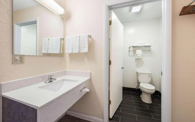 Standard Quadruple room with balcony