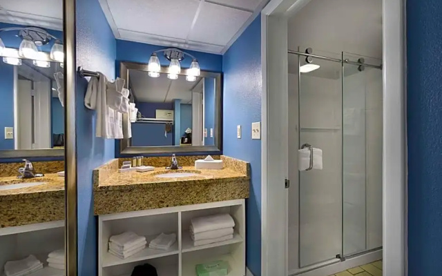 Standard room with balcony and with pool view
