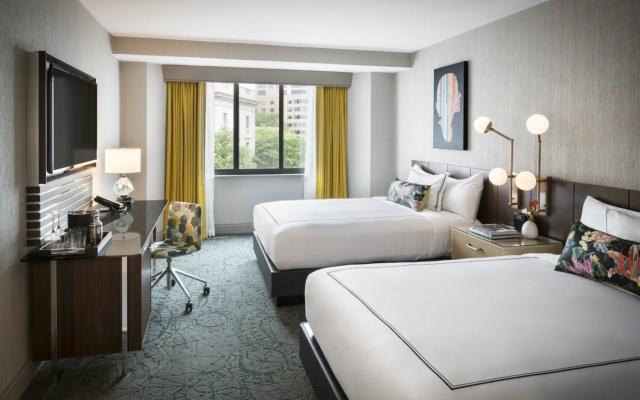 Accessible Quadruple Guestroom with city view