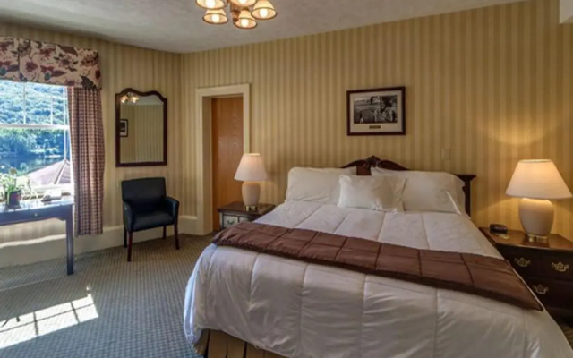 Standard room with river view