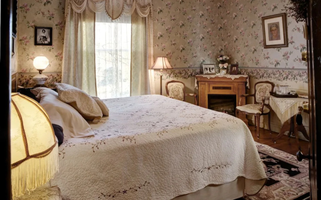 Grand room