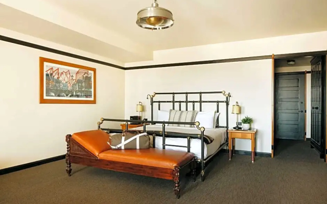 Double Junior Suite with Millennium Park View