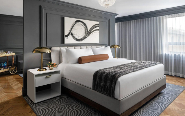 1 Bedroom Premium Double Suite with courtyard view