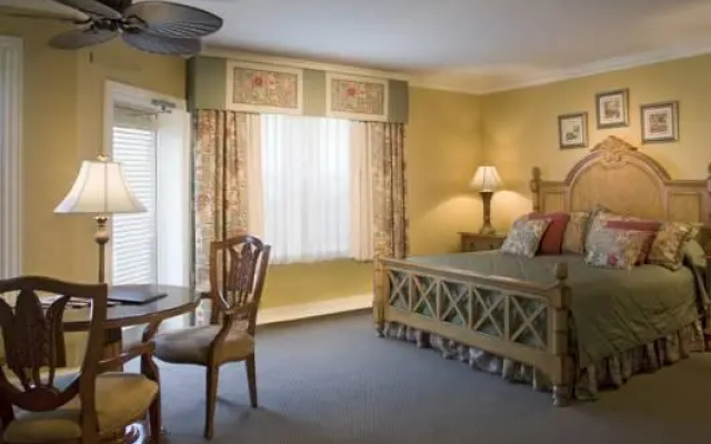 Standard Double room with partial ocean view
