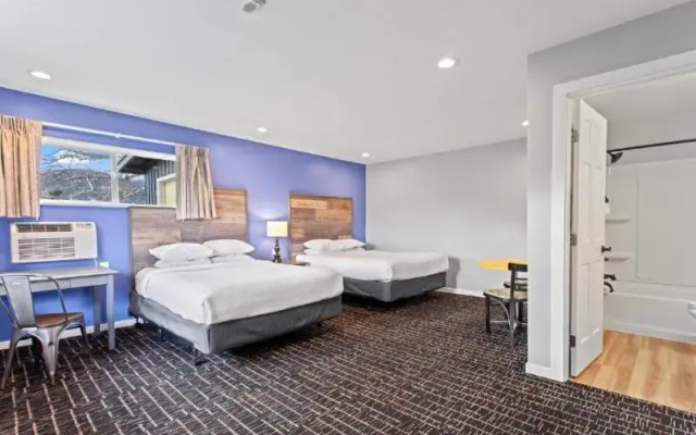 2 Bedrooms Standard Family room