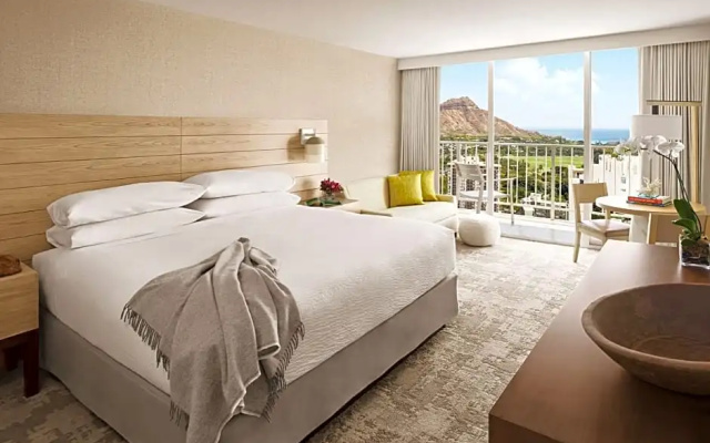 Diamond Head Double room with partial ocean view