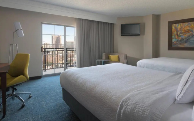 Standard Quadruple room with city view