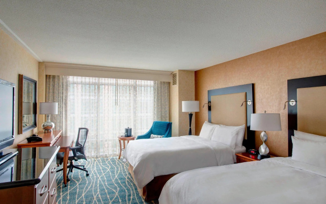 Standard Quadruple room with partial view