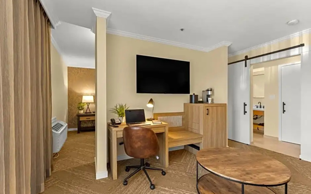 1 Bedroom Quadruple Suite