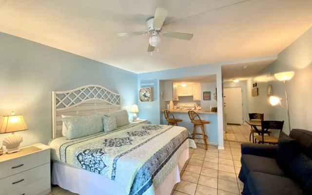 Double Studio with balcony and with pool view