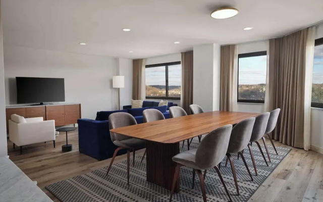 Luxury Suite