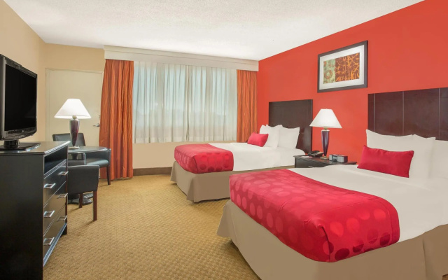 Standard Quadruple room with partial view