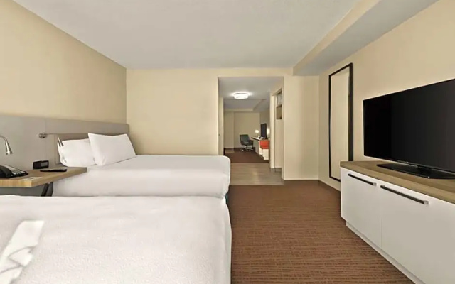 1 Bedroom Deluxe Suite