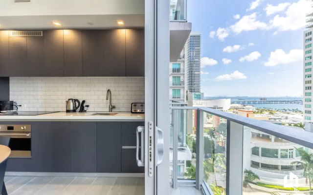 Studio with balcony and with partial ocean view