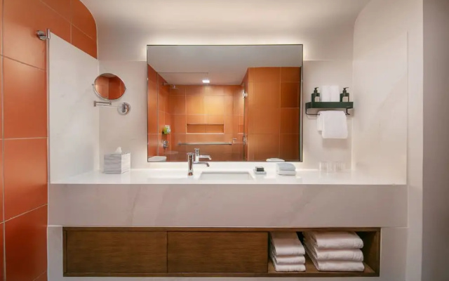 1 Bedroom Suite with courtyard view