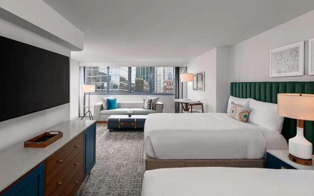 Deluxe Quadruple room with city view