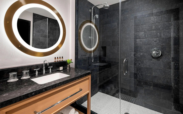 Standard Double room with city view