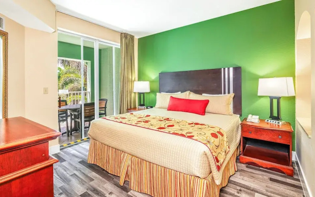 2 Bedrooms Deluxe Suite with pool view