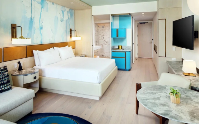 Double room with balcony and with pool view