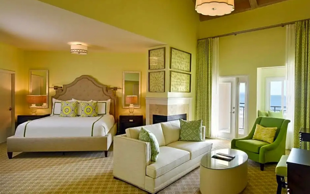 Suite with ocean view
