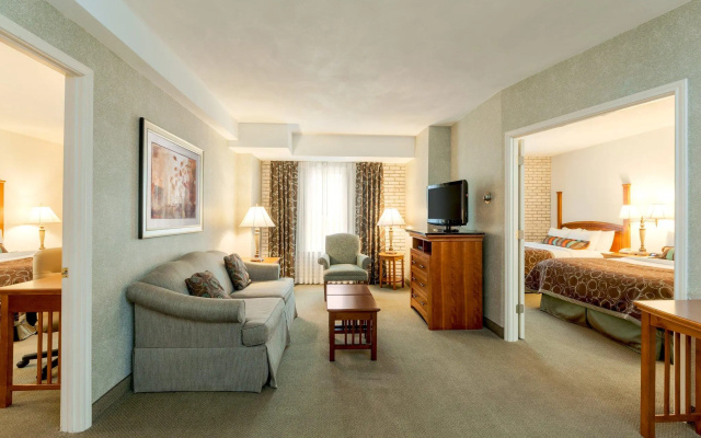 2 Bedrooms Sextuple Suite