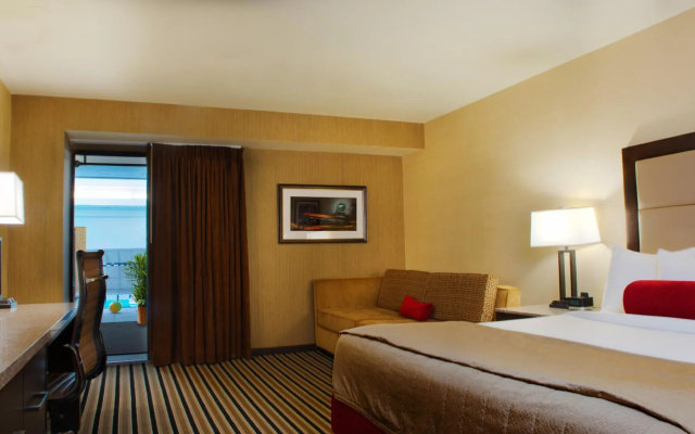 Standard room with pool view