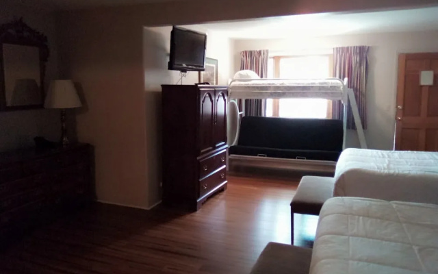 Standard Quadruple Family room